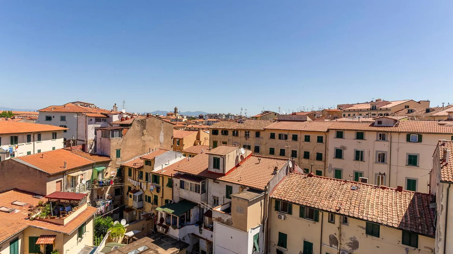 Typical Livorno Apartment With Covered Terrace! 0*,